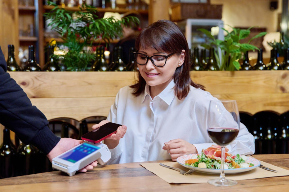 How Mobile POS and Integration Streamline Dining