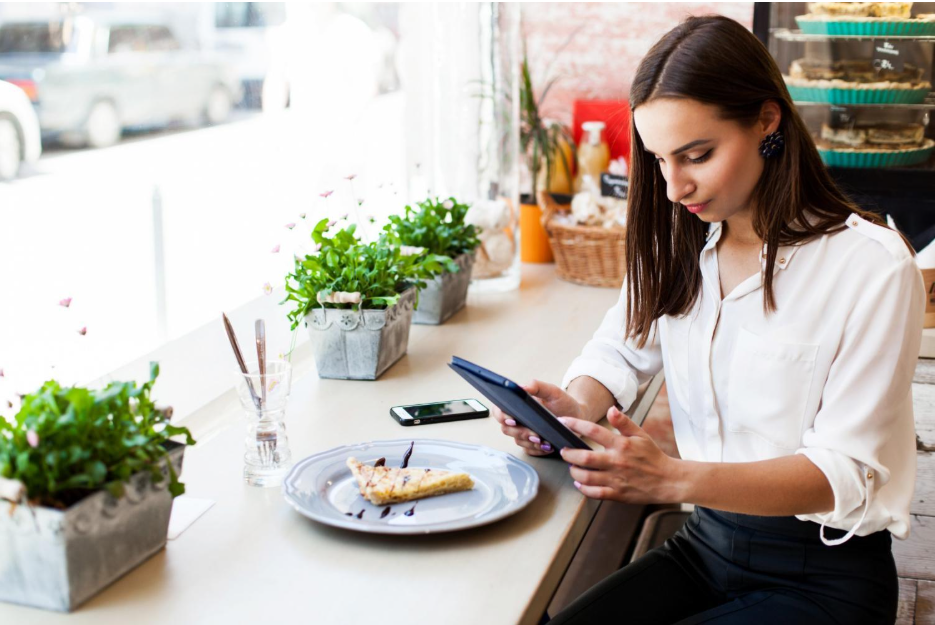 Keep Your Restaurant Tables Full With a Smart Marketing Budget